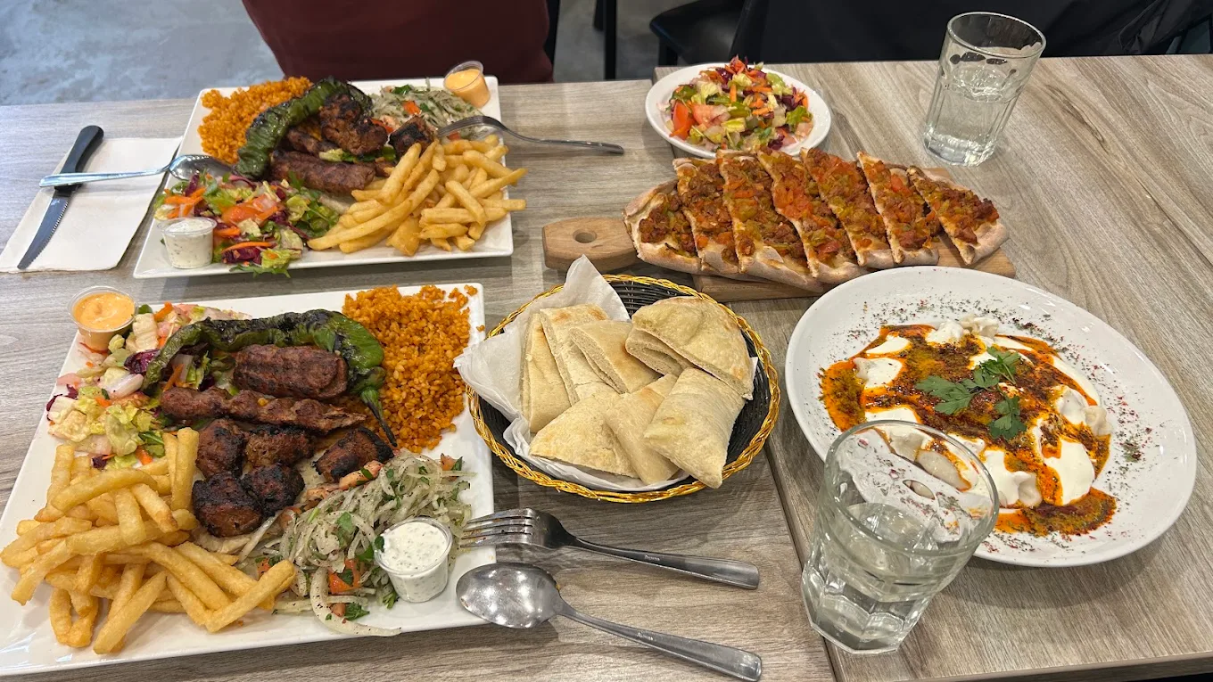 Assiette de spécialités turques garnies